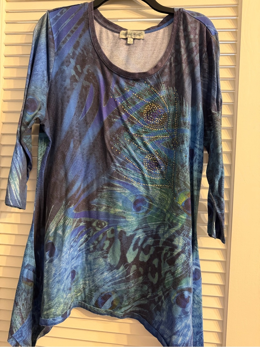 Misses-handkerchief hem peacock design top.